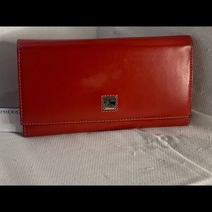 Dooney and bourke wallet